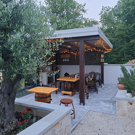 Apartmani Grgic On The Adress Branka Fucica 96 Малинска Экстерьер фото