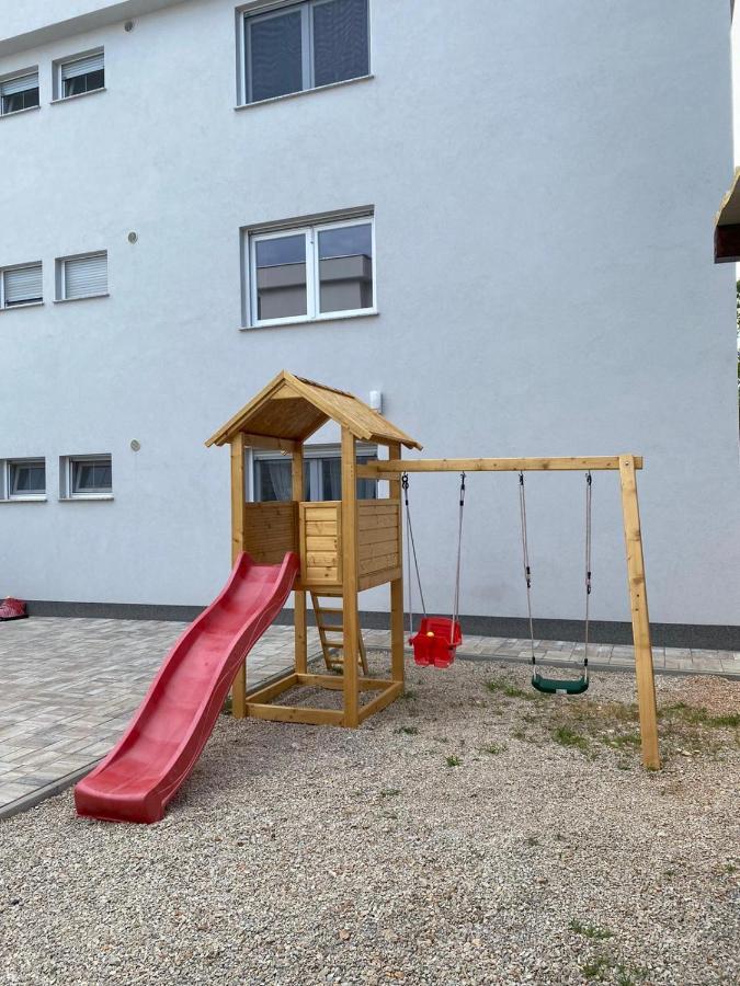 Apartmani Grgic On The Adress Branka Fucica 96 Малинска Экстерьер фото