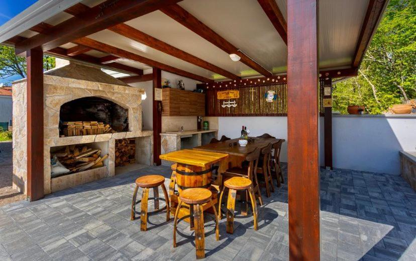 Apartmani Grgic On The Adress Branka Fucica 96 Малинска Экстерьер фото